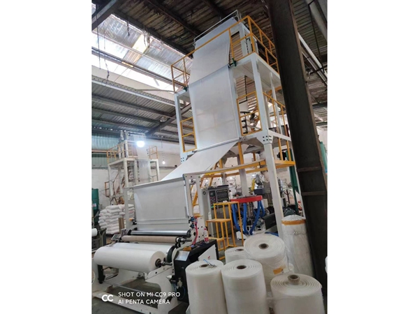 IBC三層共擠吹膜機組 